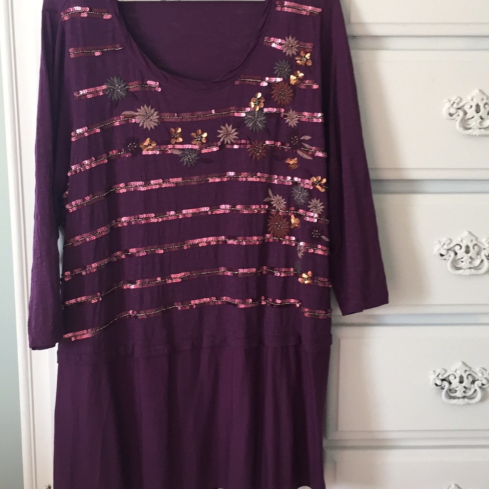 Women’s 1X Logo top with embroidery.